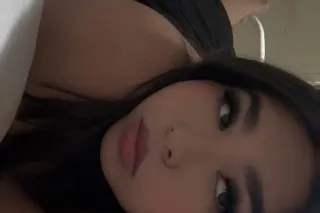 Soy Nueva a esta area y buscando un rato rico 🔥 - Image 1